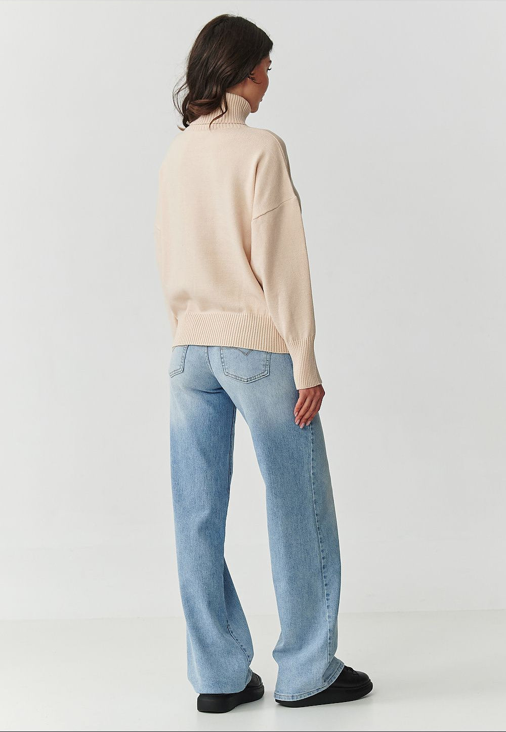  Turtleneck model 217393 Makadamia 