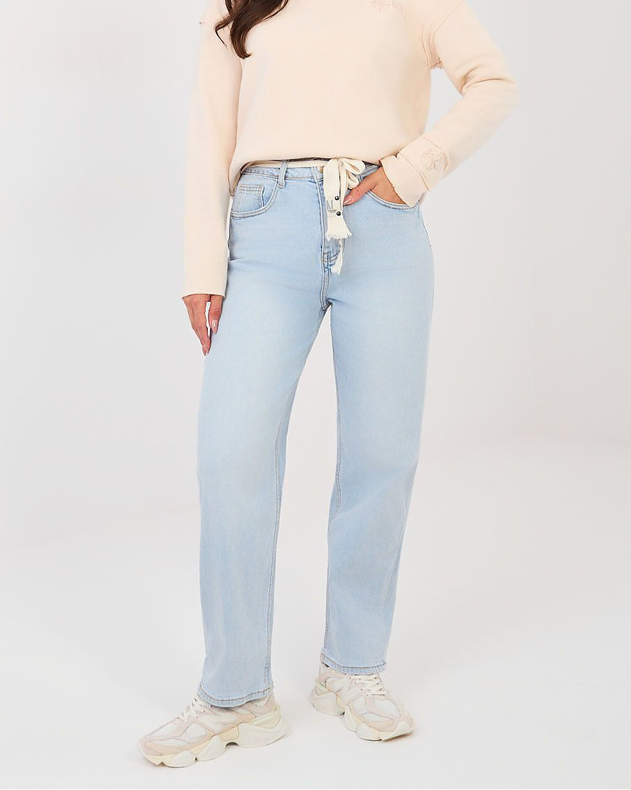 Tie Belt Ballon Fit Jeans in Light Denim