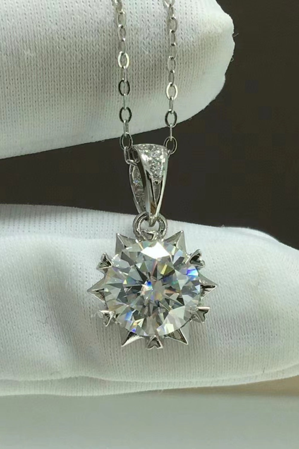 Looking At You 2 Ct Moissanite Pendant Necklace