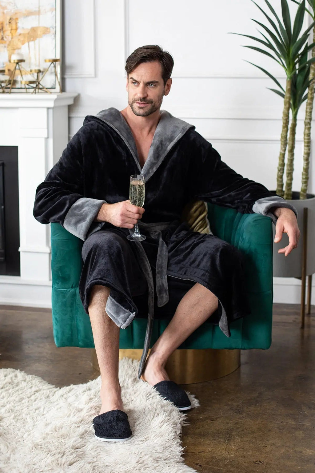 Men’s Robe with Hood Ultra-Soft Plush Comfort for Everyday Use