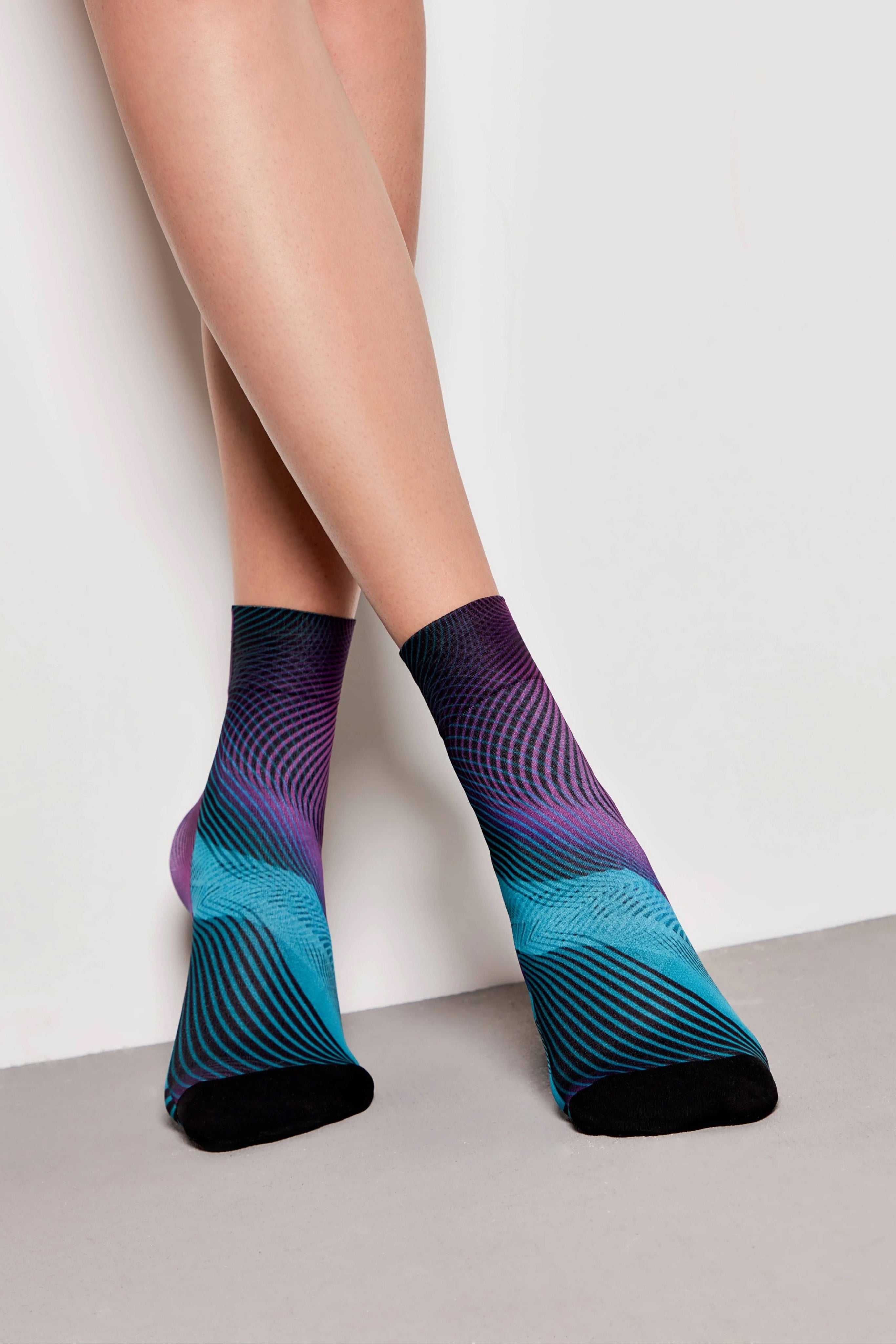 Conte Fantasy Socks 907 | "Hologram" Pattern