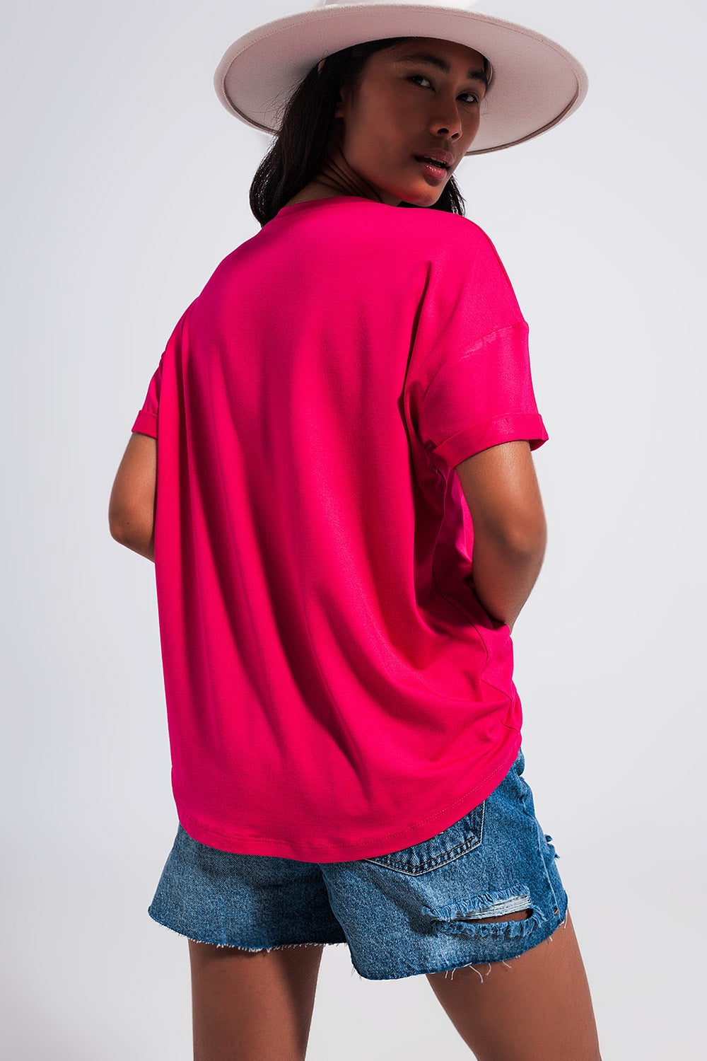 Good Vibes Slogan Tee in Fuchsia
