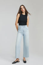 Moon Curve Raw Hem Crop Jeans | HJ129