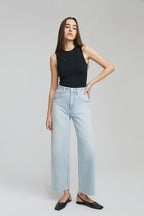 Moon Curve Raw Hem Crop Jeans | HJ129