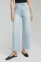Moon Curve Raw Hem Crop Jeans | HJ129