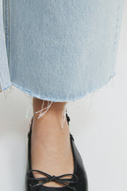 Moon Curve Raw Hem Crop Jeans | HJ129