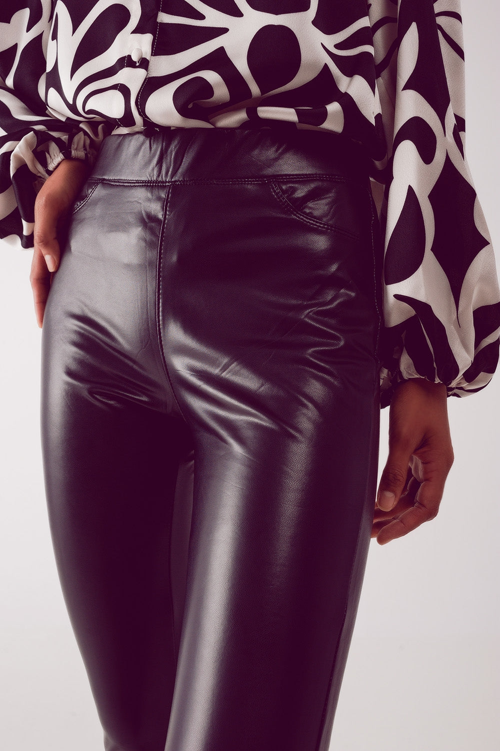Leather Look Leggings in Black