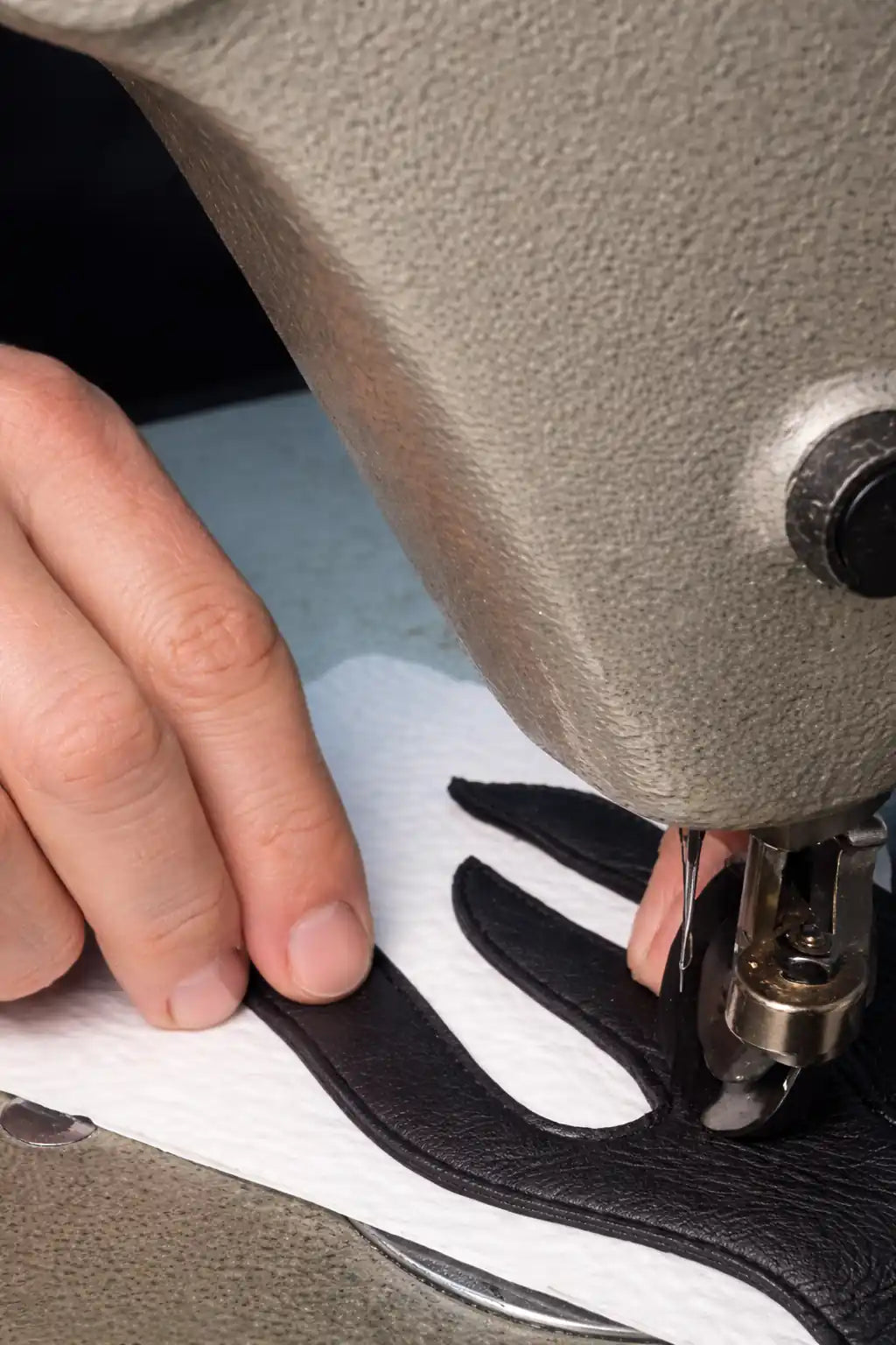 Legendary Spitfire White Deerskin Short Wrist Touchscreen Motorcycle Gloves