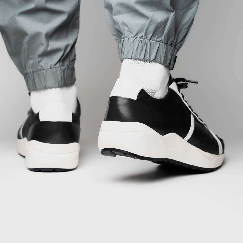 Lyon II Sneaker | Black & White