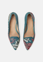 Mangará Ipê Suede Embroidered Pumps | Kitten Heel Style