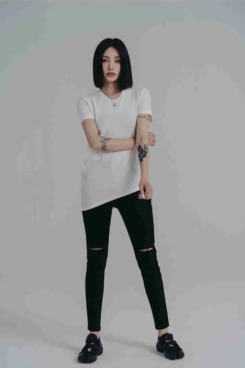 Wallcy Irregular Hem T-Shirt | White