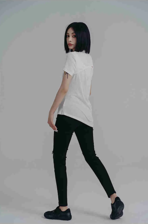 Wallcy Irregular Hem T-Shirt | White