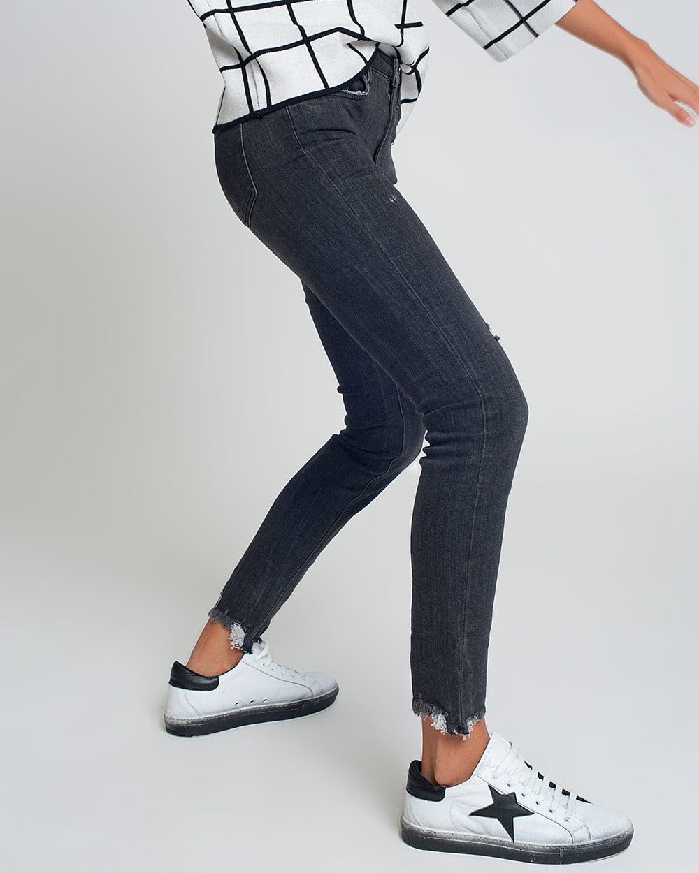 Mid Rise Jeans in Black with Raw Hem