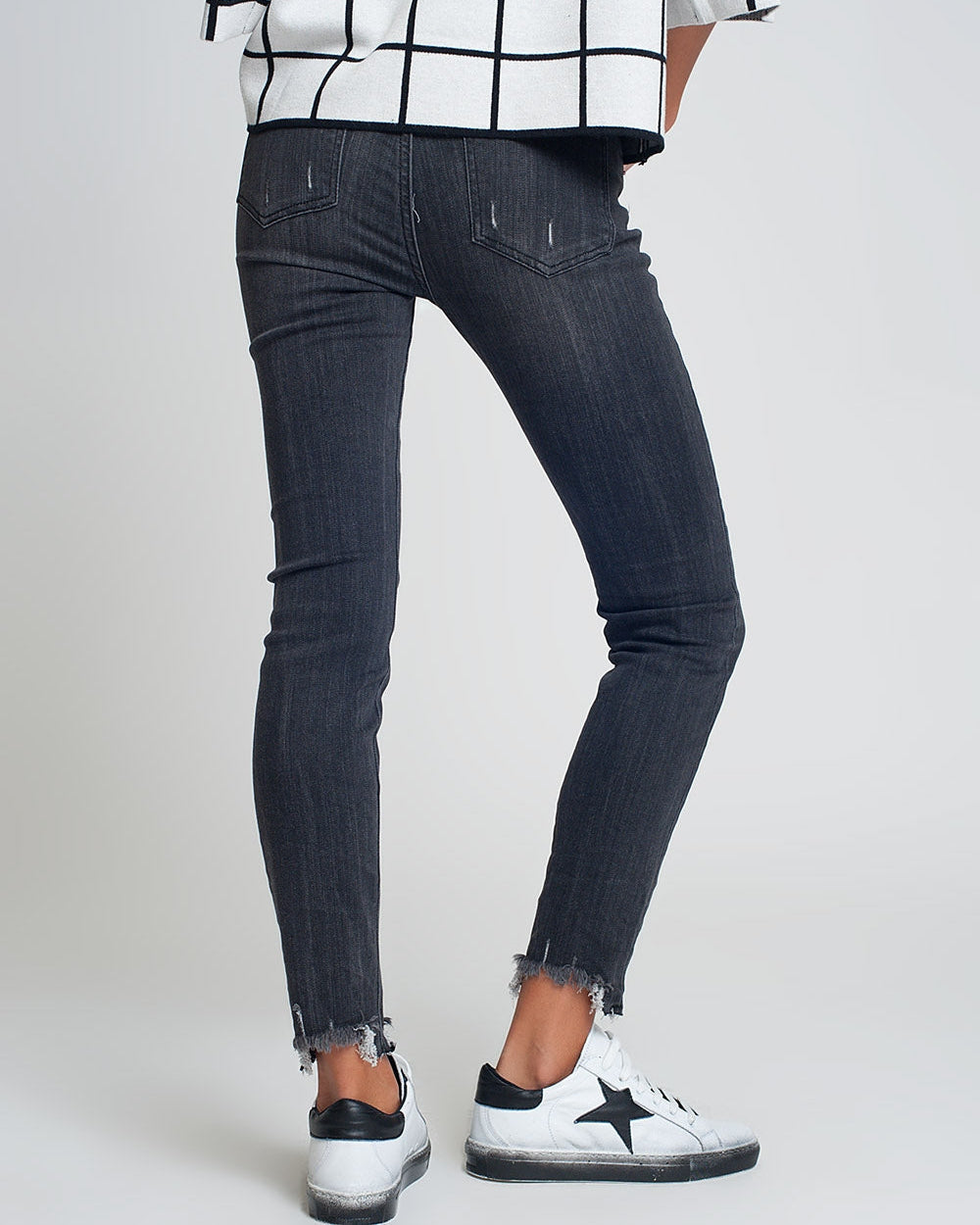 Mid Rise Jeans in Black with Raw Hem