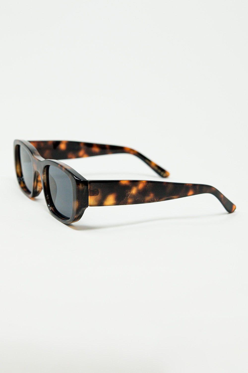 Oval Sunglasses with High Gloss Transparent Frames in Brown