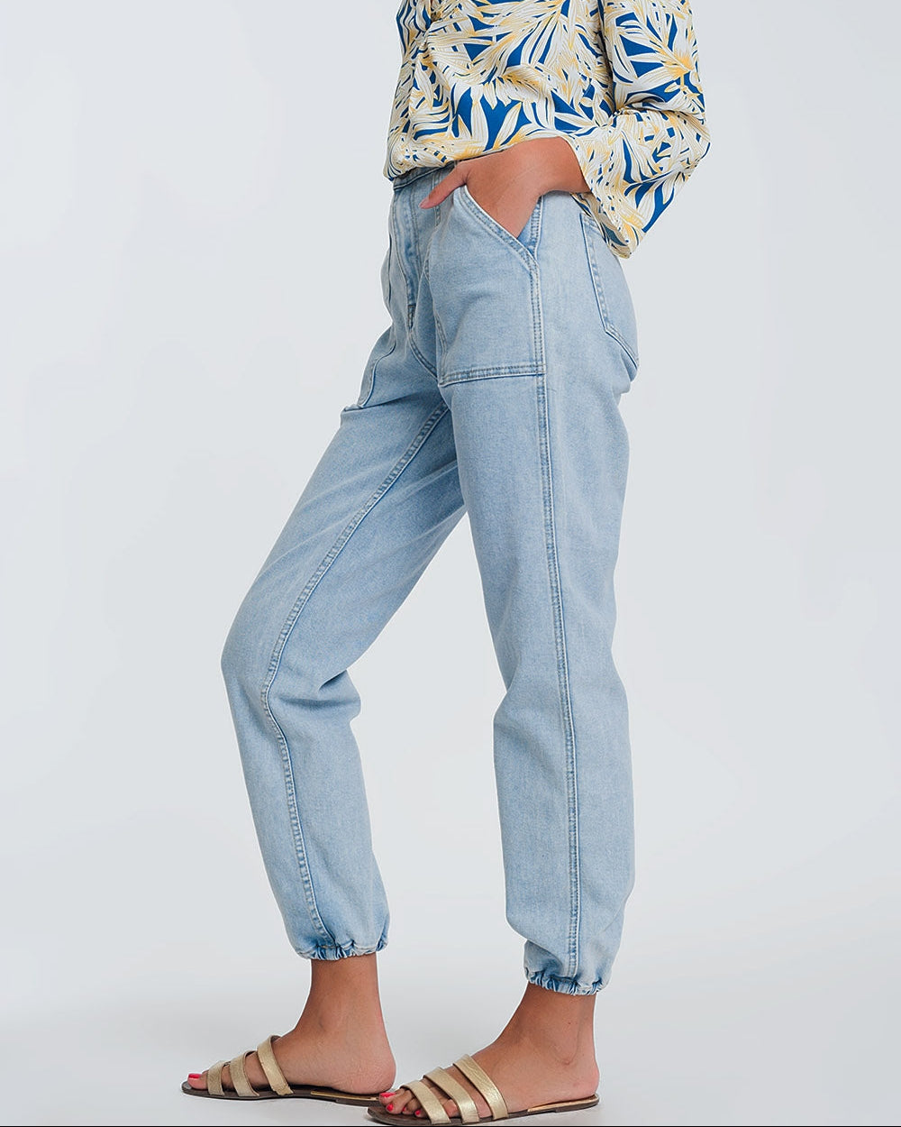 Pocket Detail Jeans in Light Denim