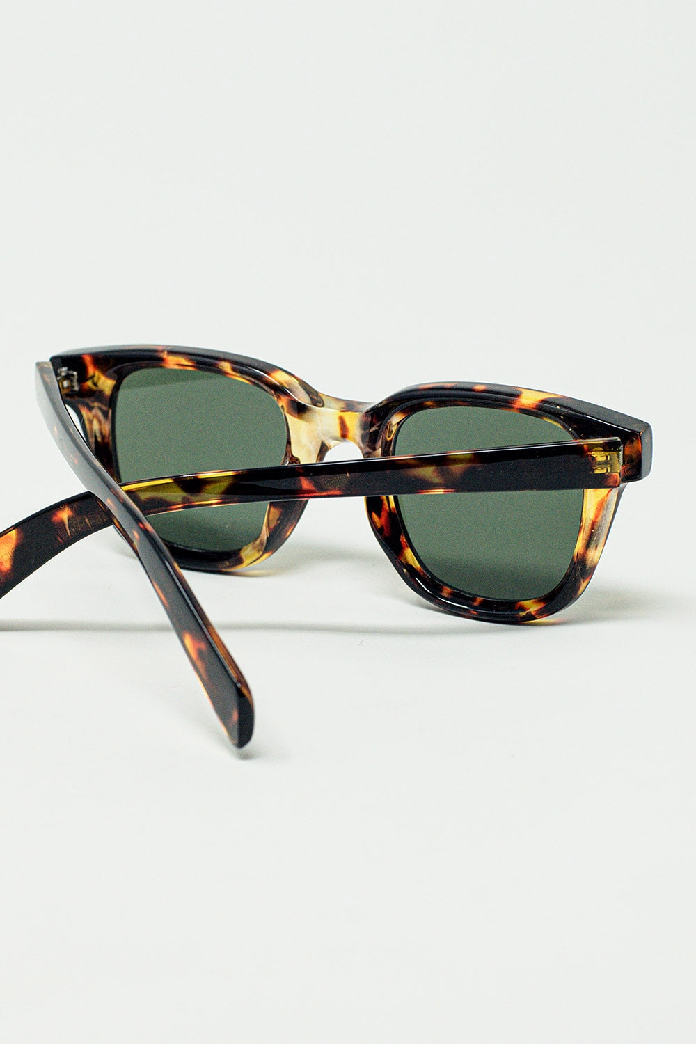 Polarised Sunglasses with Dark Lens and Tortoise Sheel Frame