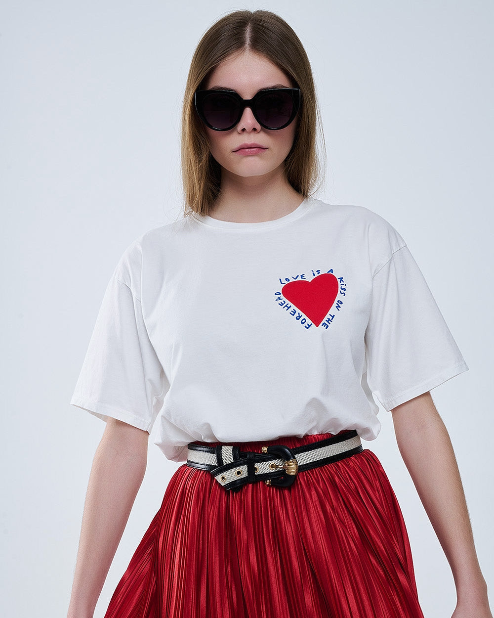 Relaxed White T-Shirt Featuring a Heart Design on Both the Front and Back
