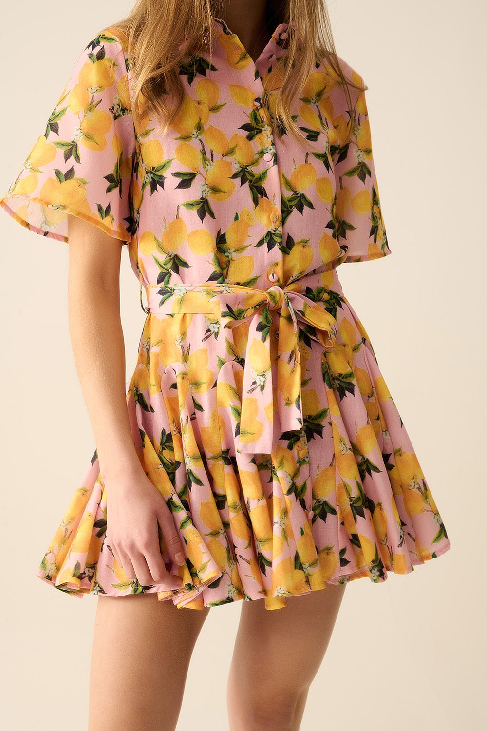 Romantic Dress with Waistband and Lemon Print and Short Sleeves in Pink