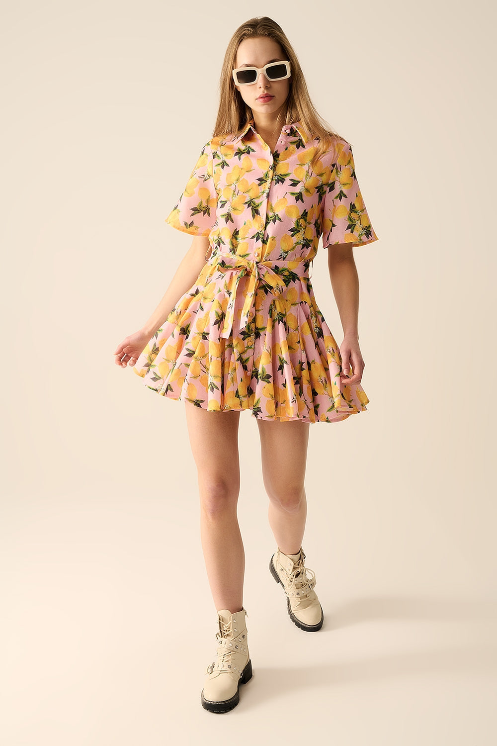 Romantic Dress with Waistband and Lemon Print and Short Sleeves in Pink