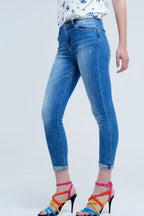 Skinny Jeans with Worn Color and Wrinkles