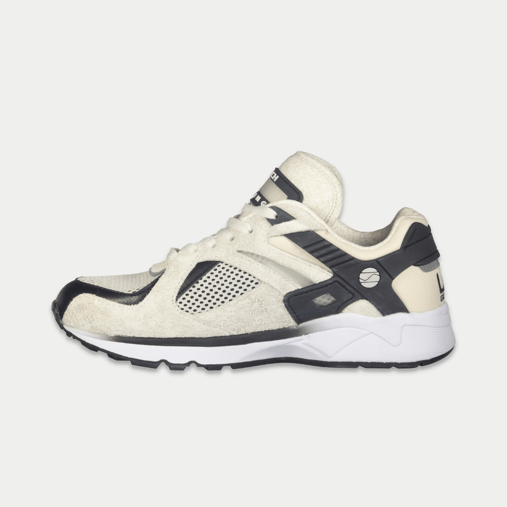 LA Gear Women's Catapult Low Top Sneaker White/Black