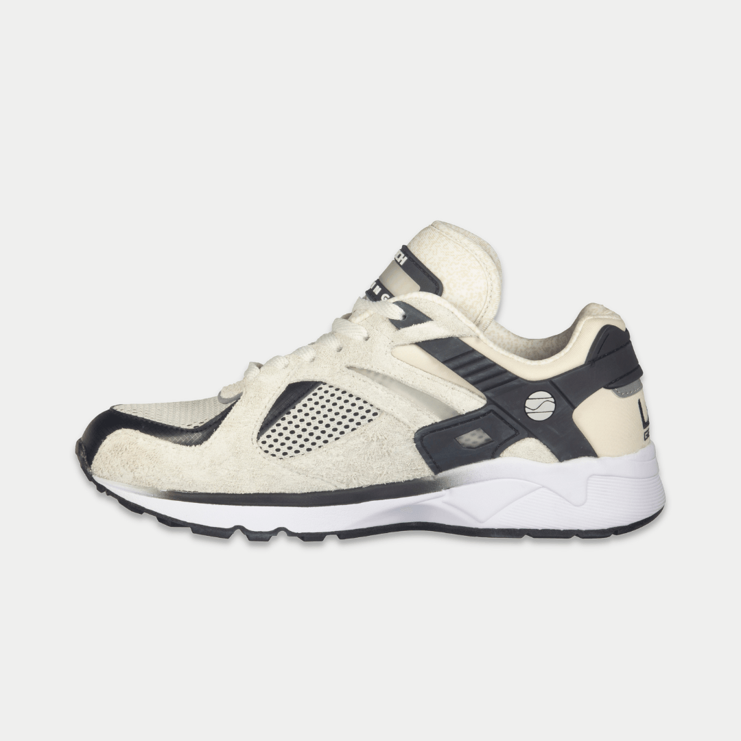 LA Gear Women's Catapult Low Top Sneaker White/Black